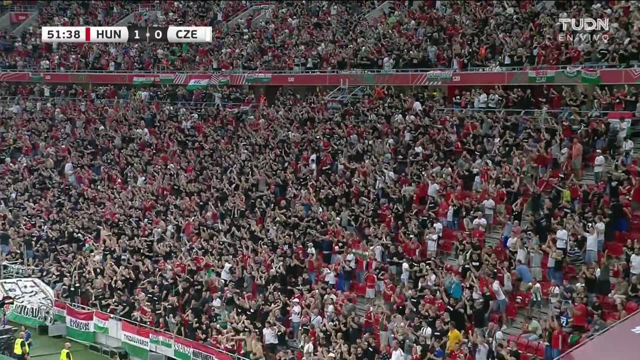 ¡GOL!  anota para Hungría. Roland Sallai