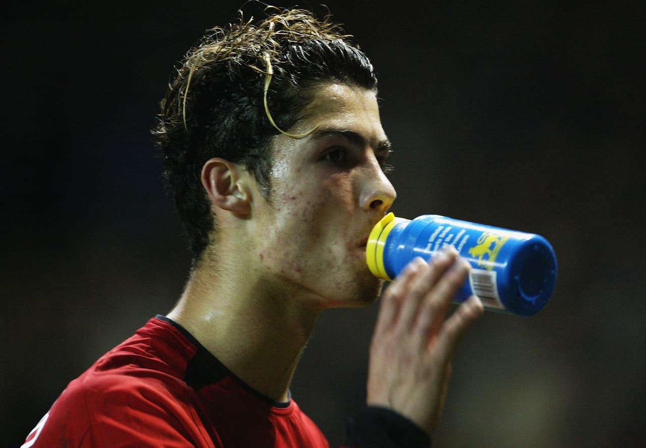 El portugués
<b> Cristiano Ronaldo</b> llegó al Manchester United en el 2003 procedente del Sporting de Lisboa, en donde ya había dado algunos destellos de su calidad.