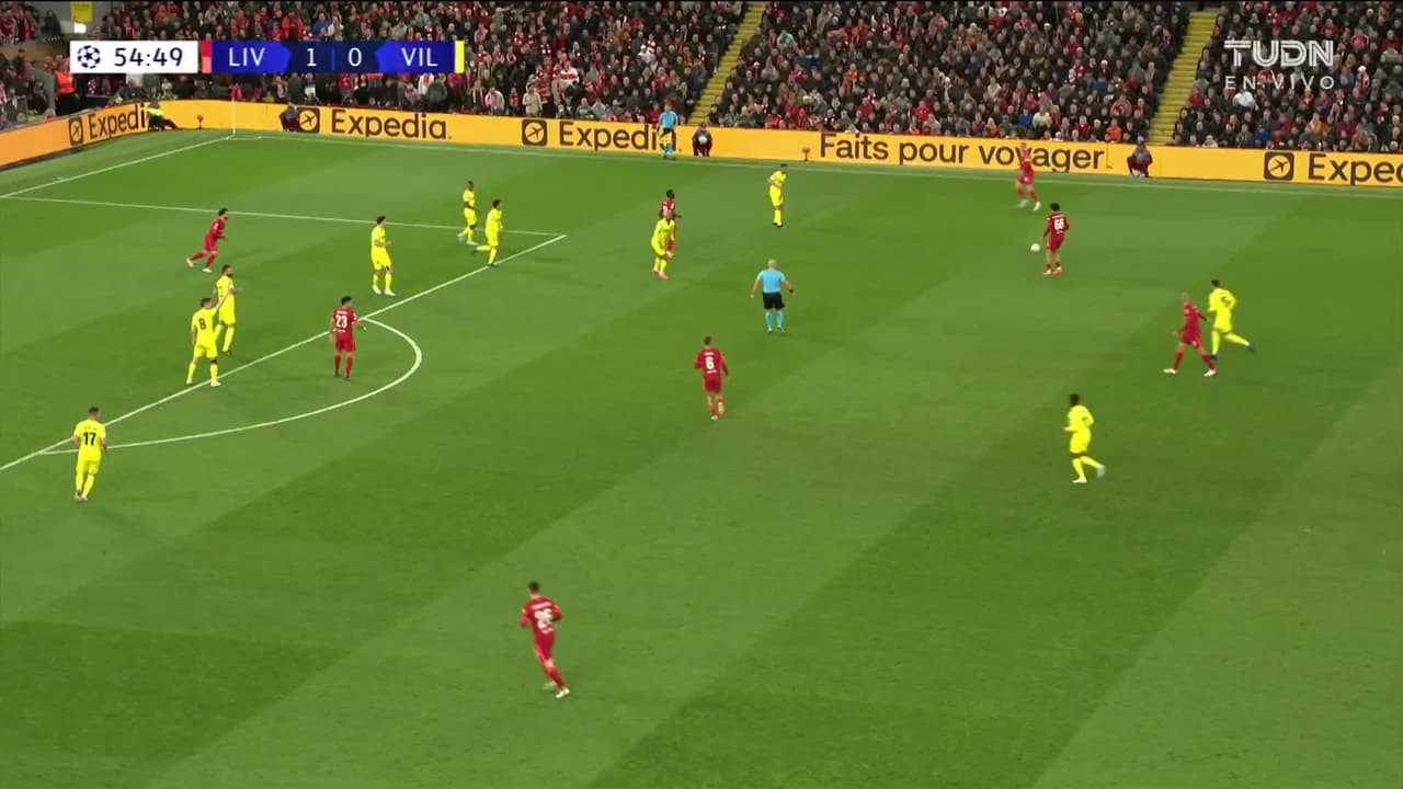 ¡GOL!  anota para Liverpool. Sadio Mané