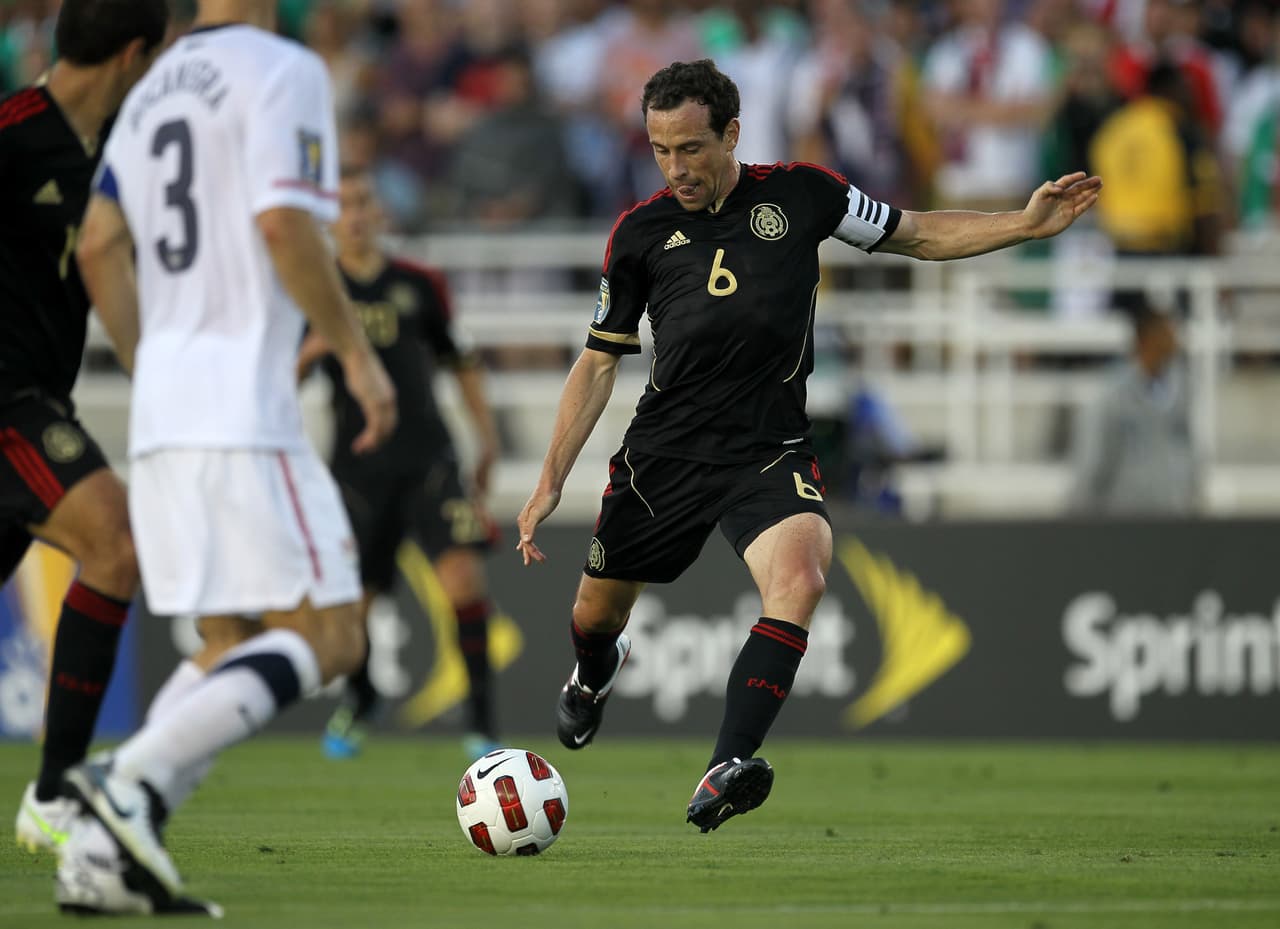 Y la segunda en el año 2011, también superando al Team USA. Con el Tri logró marcar 6 goles, 5 oficiales y uno en un amistoso.