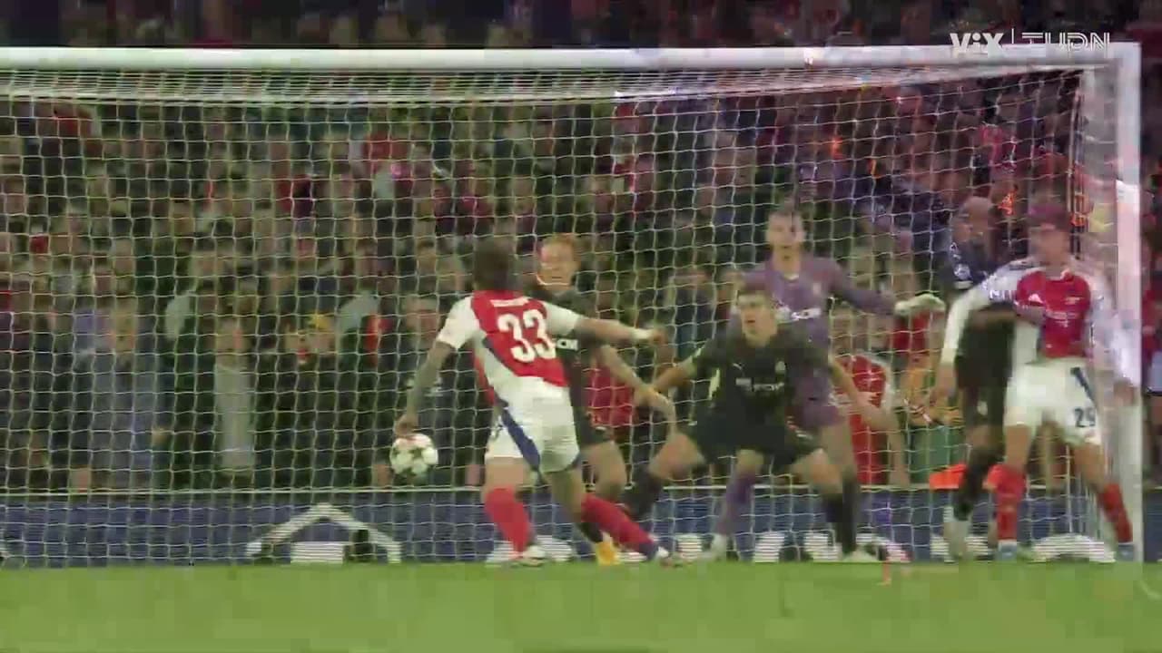 ¡Tremenda falla! Calafiori se pierde un gol cantado para el Arsenal