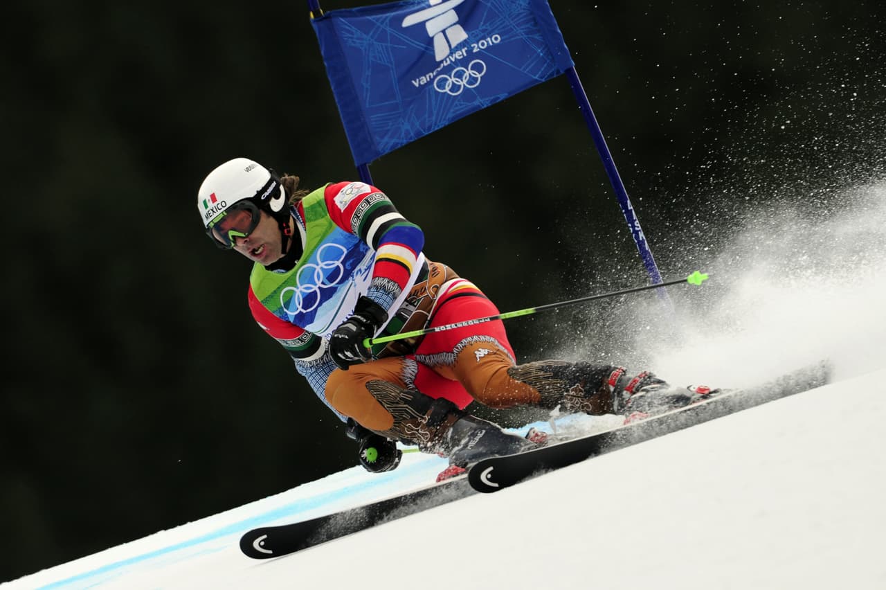 La mezcla de retazos en todo el atuendo, colorida y de hecho poco uniforme fue la característica.