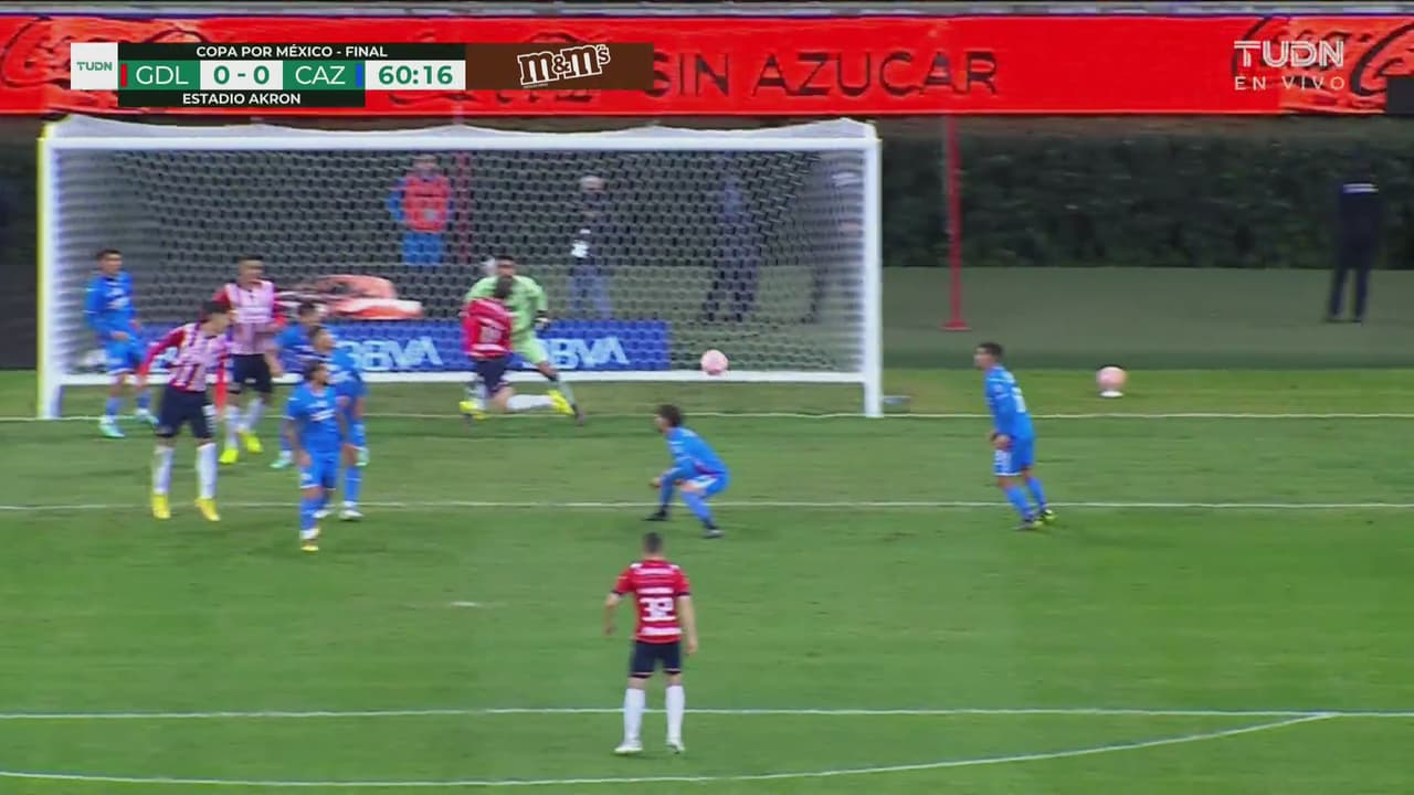 ¡Qué mal remate! Brizuela estaba solo y se come el primer gol