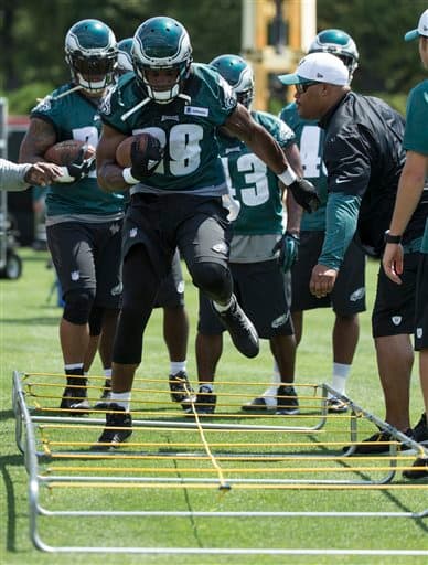 DeMarco Murray ha tomado parte en el campo con sus compañeros de equipo, checa las mejores imágenes del corredor durante el training camp vistiendo el jersey de los Philadelphia Eagles (AP-NFL).