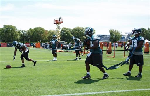 DeMarco Murray ha tomado parte en el campo con sus compañeros de equipo, checa las mejores imágenes del corredor durante el training camp vistiendo el jersey de los Philadelphia Eagles (AP-NFL).