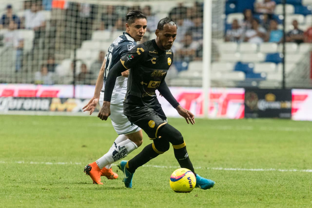 Así llegó el castigo a la excesiva confianza y Vinicio Angulo puso el empate 1-1 al minuto 45 del primer tiempo, a poco de irse al descanso.