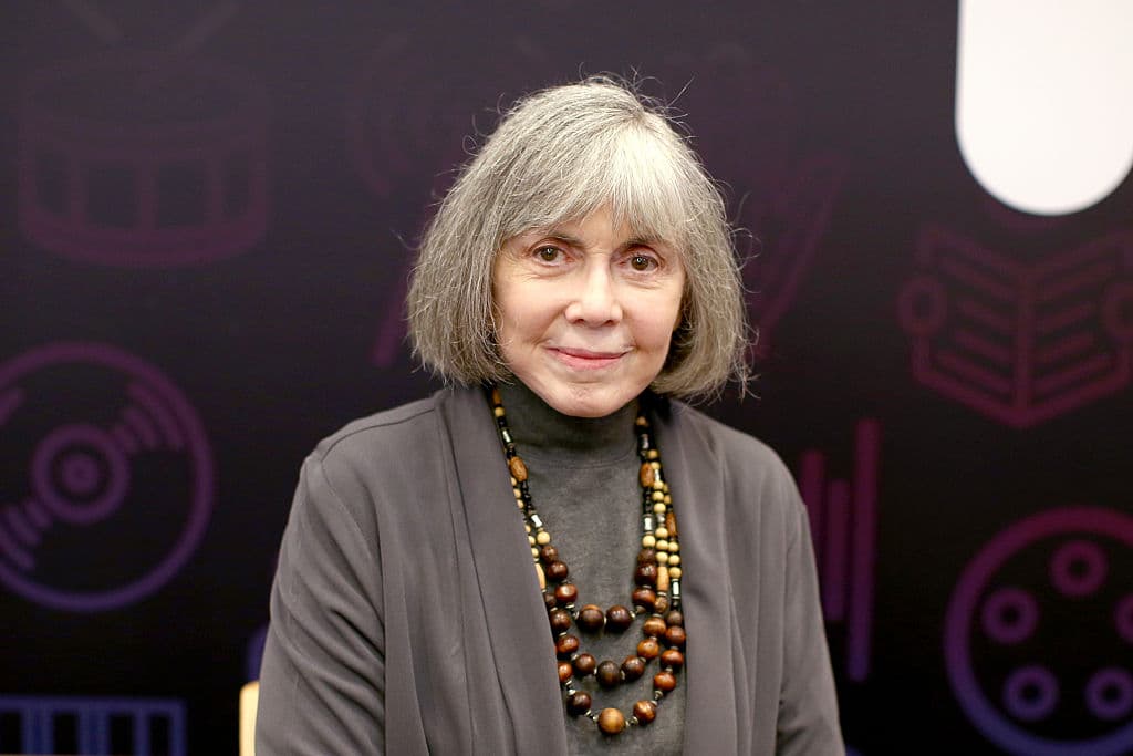 La autora estadounidense Anne Rice escribió más de 30 libros, pero fue más conocida por su novela debut, ‘Interview with the Vampire’, que se convirtió en una película de Hollywood protagonizada por Tom Cruise, Brad Pitt y Kirsten Dunst.