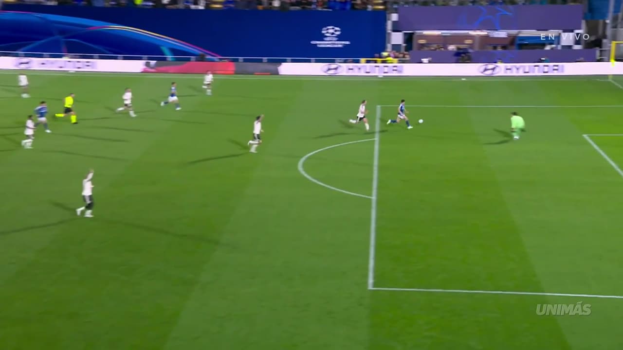 ¡Se salva el United! Lammens había cometido penal pero se anula por esto