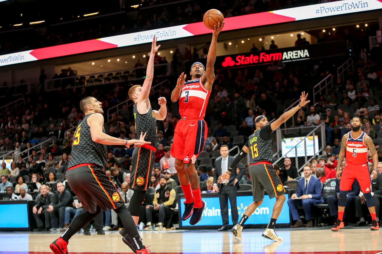<b>Washington 131-117 Atlanta</b>. Bradley Beal anotó 36 puntos a los Hawks (5-20) en la victoria de los Wizards (11-14), quienes suman su tercer triunfo seguido, mientras Atlanta pierde ya cuatro en fila.