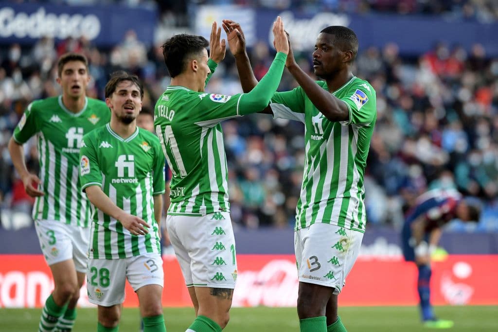 Real Betis golea al Levante con un marcador de 4-2 durante la J24 en La Liga. Daniel Gómez Alcón anotó los dos únicos goles para los 'granotes', mientras que para los verdiblancos descontaron Willian Carvalho, Edgar González y Nabil Fekir se lució con doblete. Los mexicanos Diego Lainez y Andrés Guardado jugaro 25 minutos.