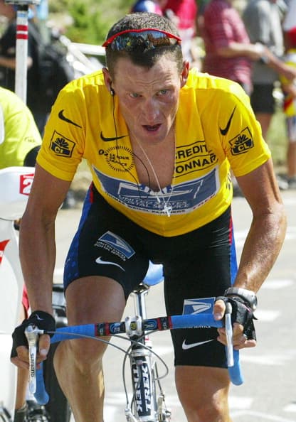 Y por supuesto no podemos olvidarnos de Lance Amrstrong, quien perdió sus siete títulos del Tour de Francia.