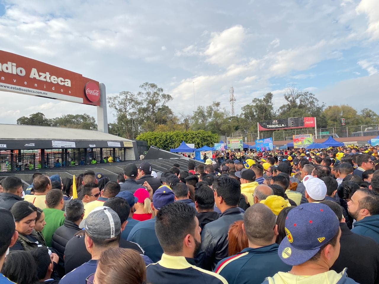 Gran ambiente familiar, en el Estadio Azteca, previo a la final del Apertura '19 entre el América y los Rayados de Monterrey.