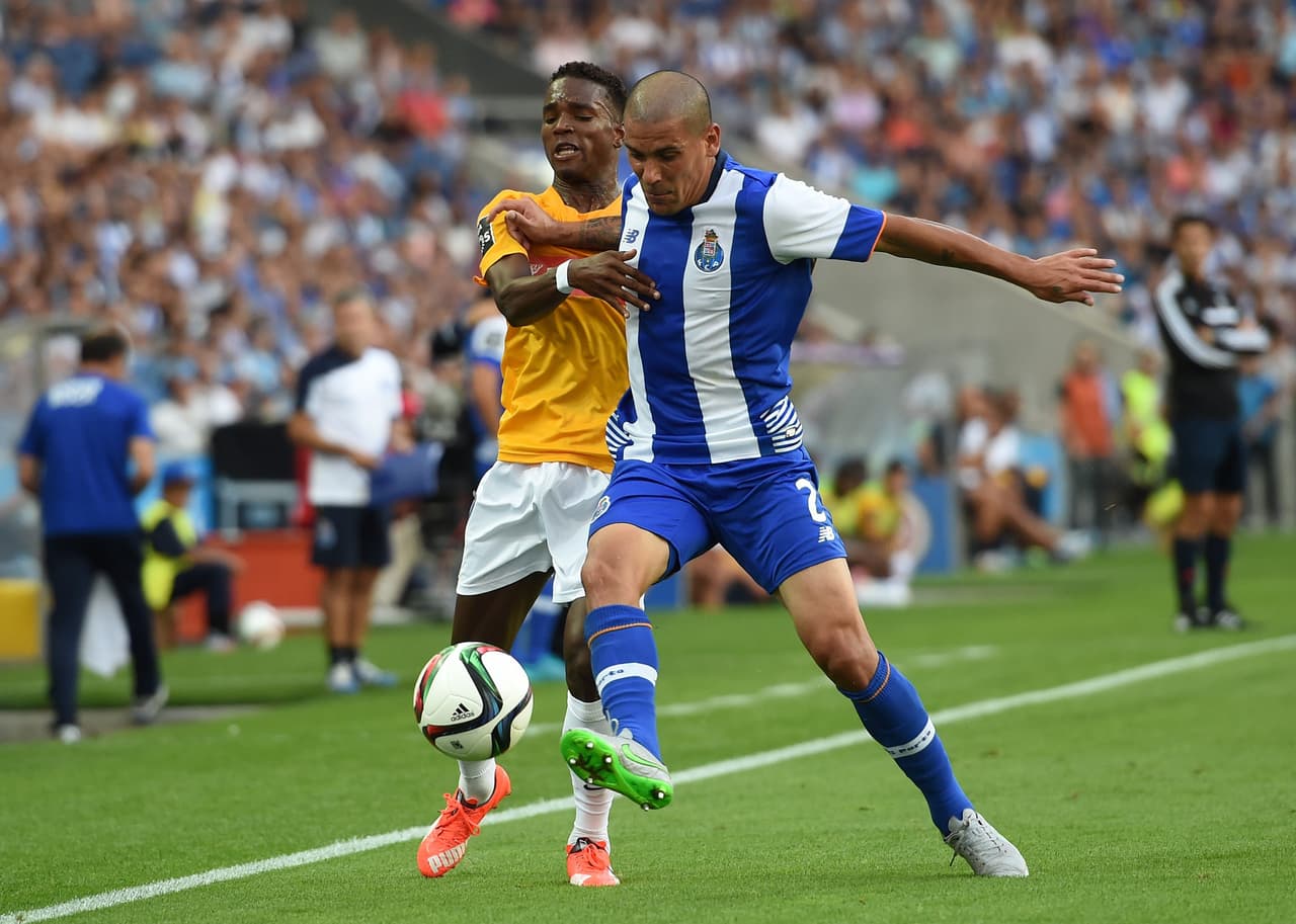 Layún es uno de los mexicanos con el panorama más complicado, la competencia en las bandas del Porto será fuerte con Pereira y Maicon. Miguel tendrá que aplicarse al máximo y demostrar que no solo sabe defender sino aportar en el ataque.