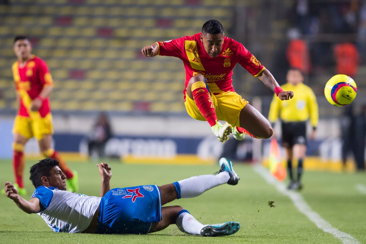 Sin embargo, los locales se hicieron dueños del balón al paso de los minutos y comenzaron a dominar a Puebla.