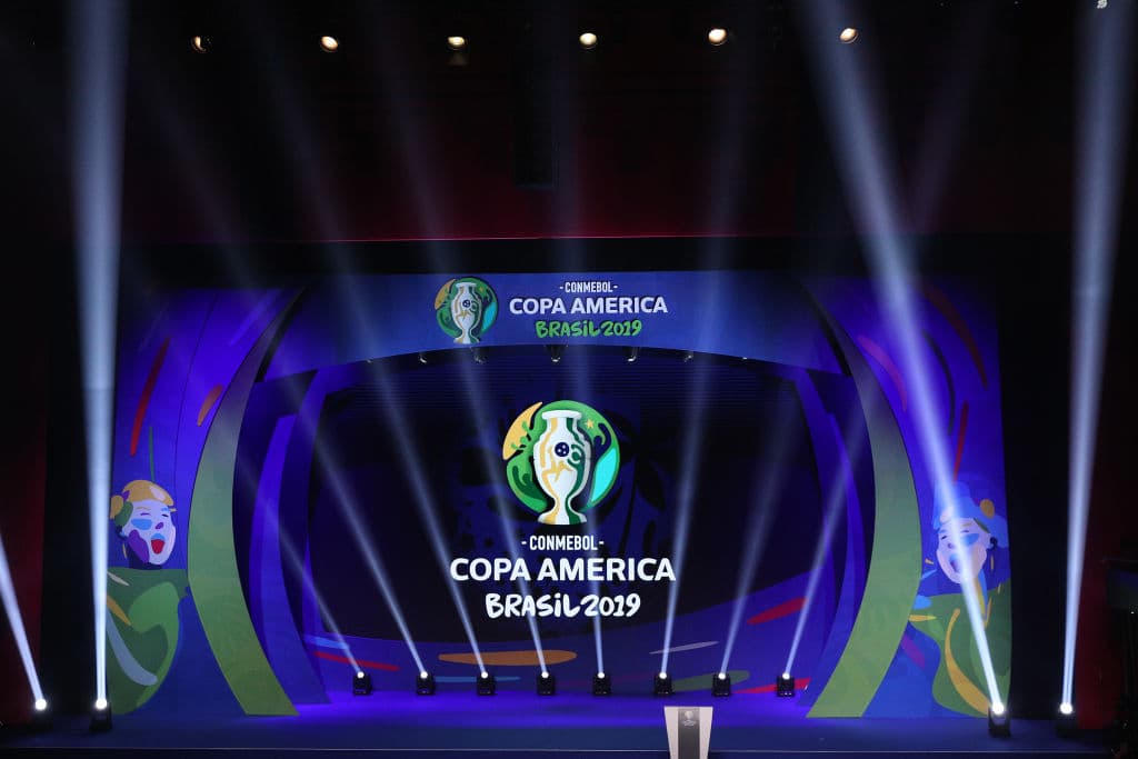 Este jueves se llevó a cabo el sorteo para la Copa América 2019 que se celebrará en Brasil. El evento tuvo lugar en Cidade das Artes en Río de Janeiro y así llegaron las personalidades al evento.