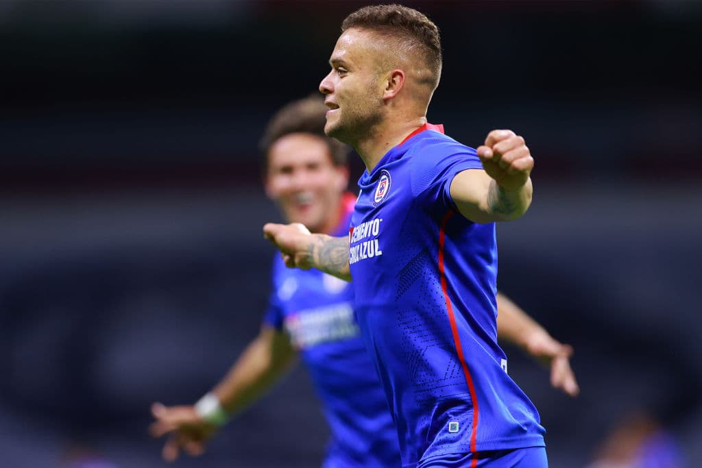 Con gol de ‘Cabecita’, Cruz Azul se impuso por la mínima al Pachuca para instalarse en la segunda posición de la tabla con 19 unidades; los Tuzos ocupan el quinto lugar con 14 puntos.