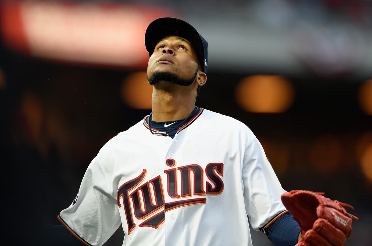 Ervin Santana abrió con los Mellizos de Minnesota. Lanzó 7 entradas, permitió 2 hits, 1 carrera limpia, otorgó 2 bases por bolas, ponchóá 3 rivales y se acreditó la victoria ante Kansas City.