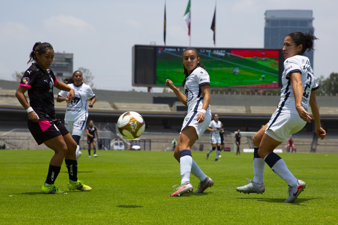 De la mano de Annia Mejía y Mónica Monsiváis Monterrey logra vencer 1-2 a La Pumas y tomar ventaja en la serie.