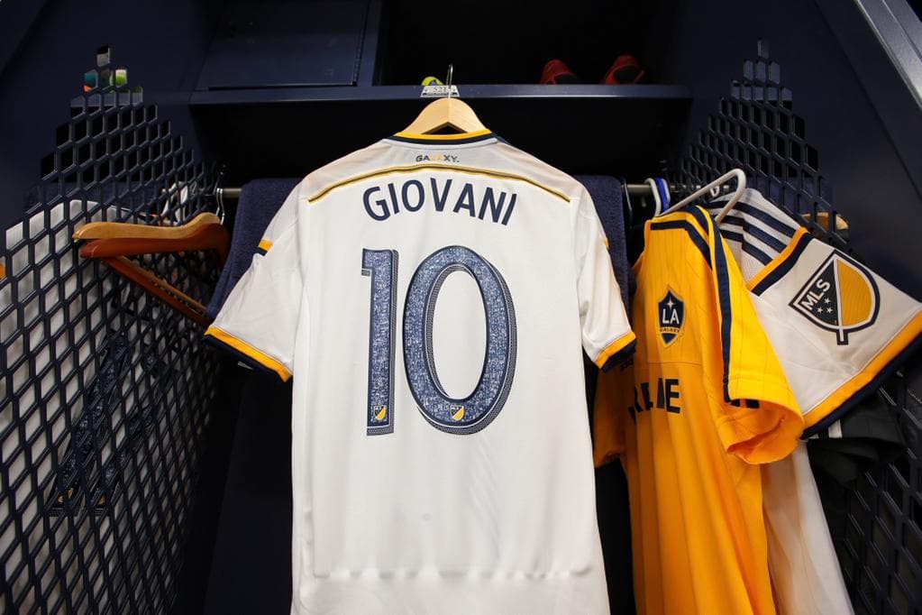 La emblemática 10 de LA Galaxy, que hasta el año pasado le perteneció a la leyenda estadounidense Landon Donovan, ahora le pertenece al mexicano.