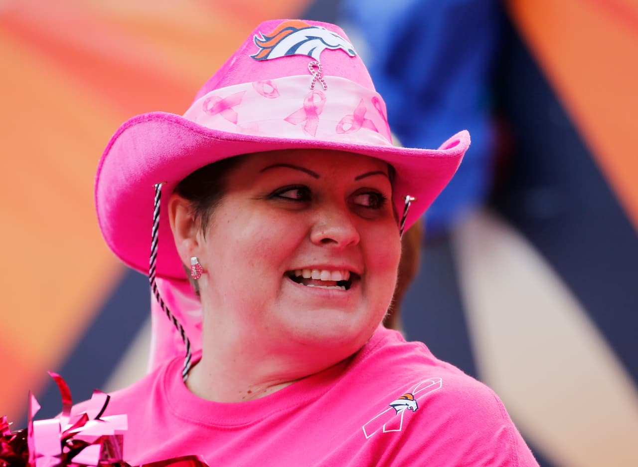 Empezó el mes de la concientización del cáncer de mama y la NFL se pintó de rosa en apoyo a tan noble causa. Checa las mejores imágenes.