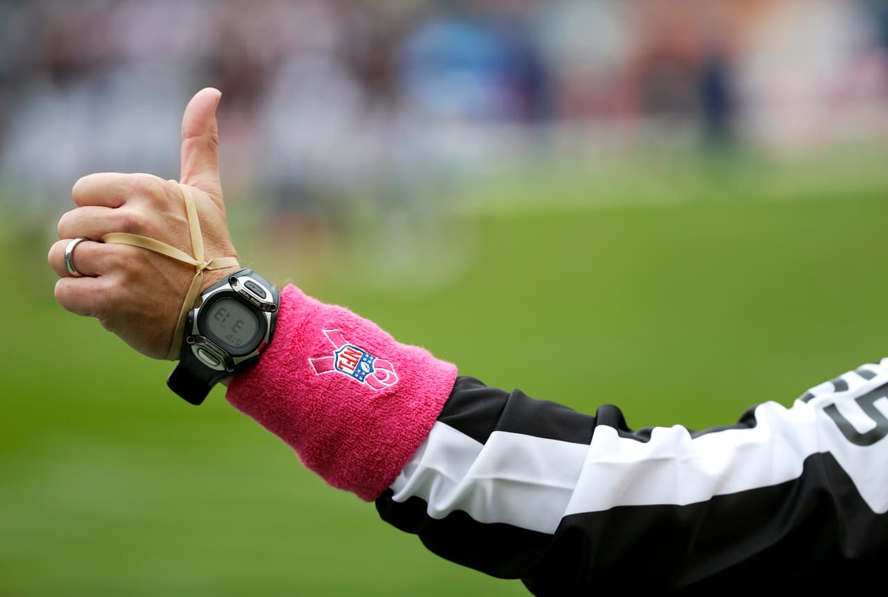 Empezó el mes de la concientización del cáncer de mama y la NFL se pintó de rosa en apoyo a tan noble causa. Checa las mejores imágenes.