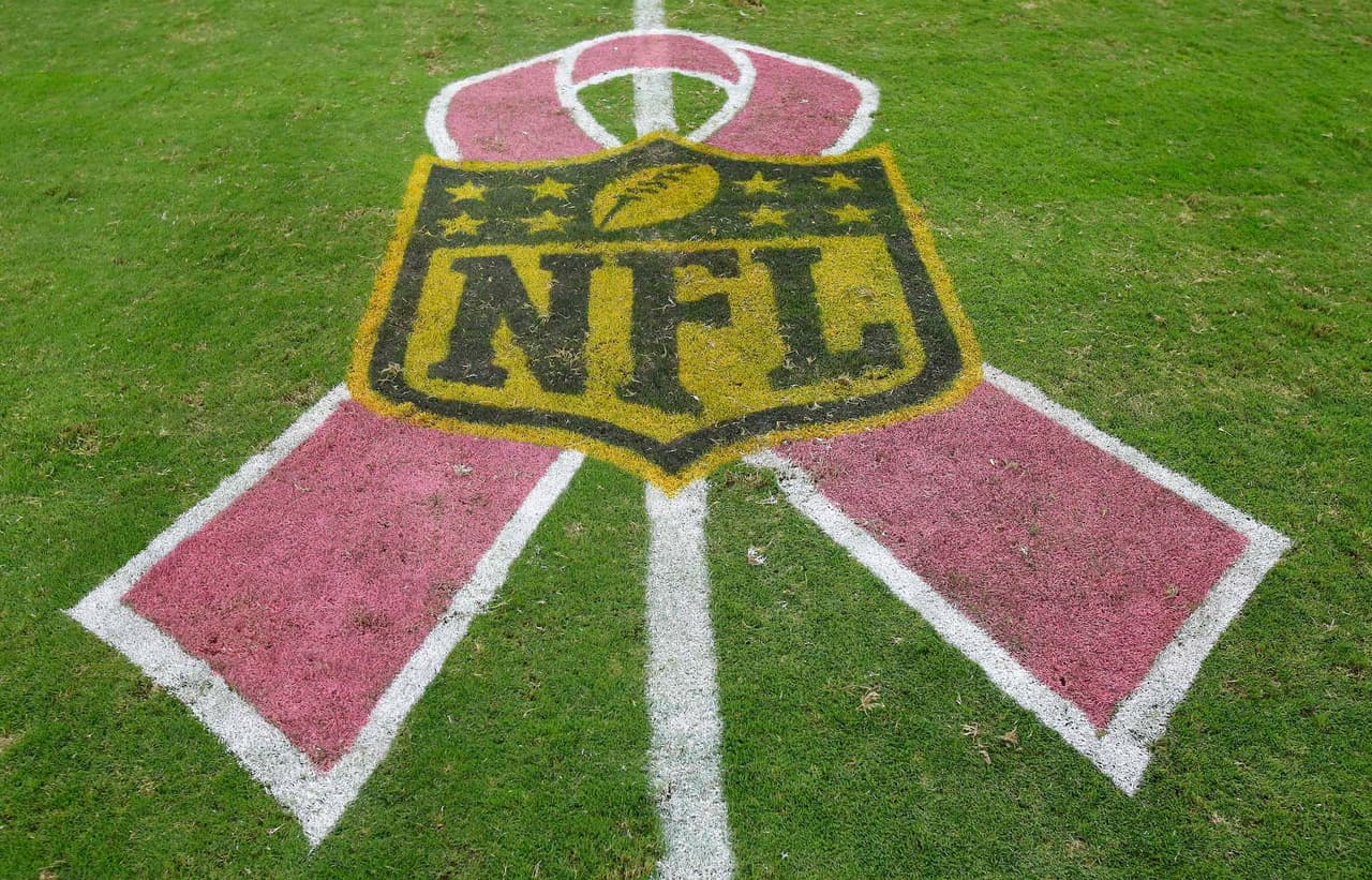 Empezó el mes de la concientización del cáncer de mama y la NFL se pintó de rosa en apoyo a tan noble causa. Checa las mejores imágenes.