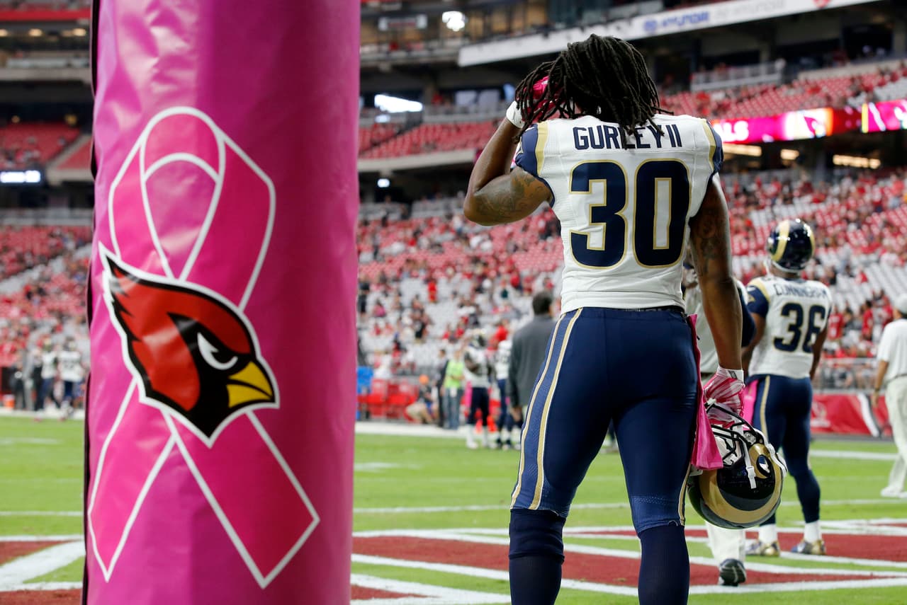 Empezó el mes de la concientización del cáncer de mama y la NFL se pintó de rosa en apoyo a tan noble causa. Checa las mejores imágenes.