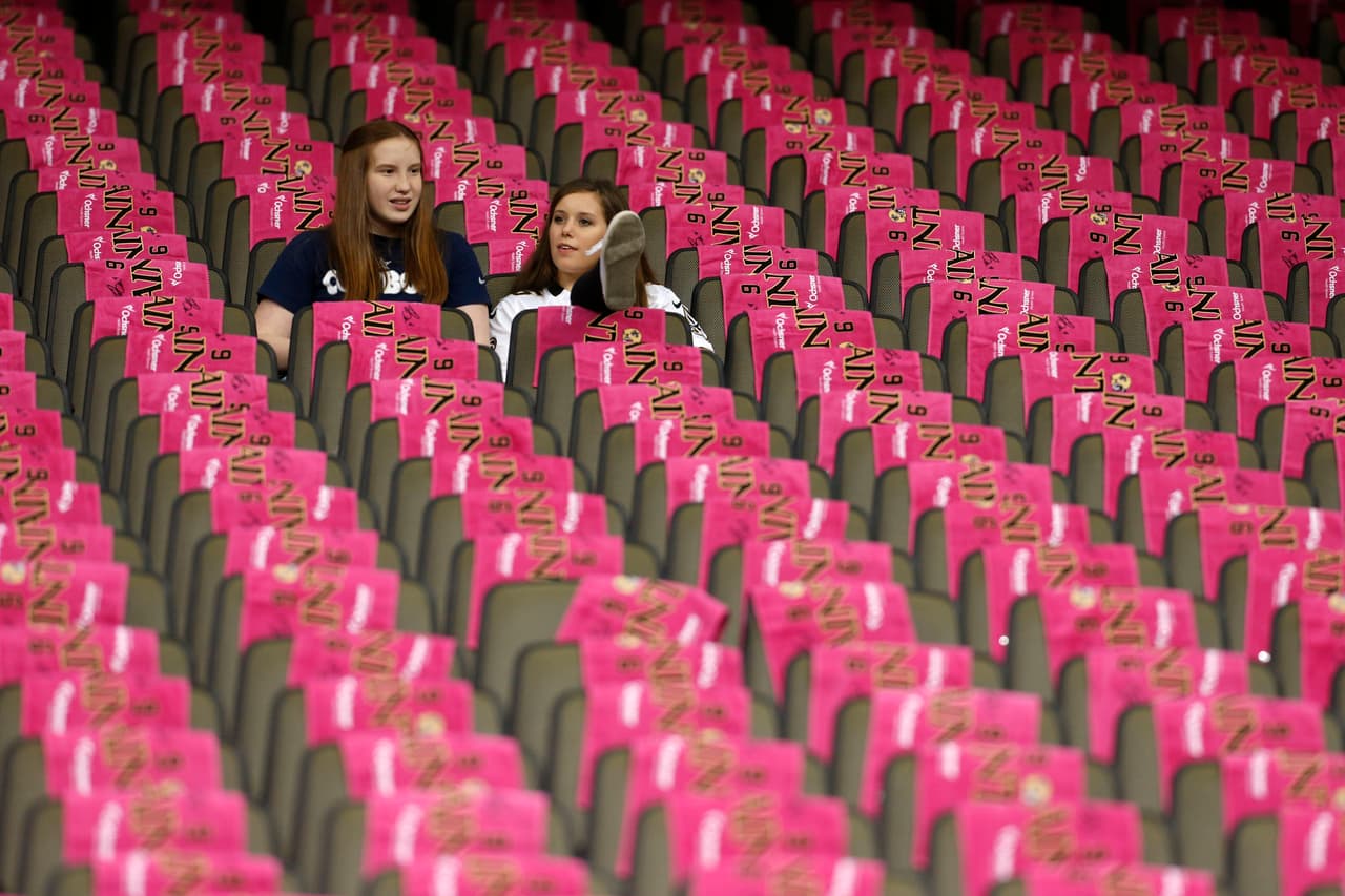 Empezó el mes de la concientización del cáncer de mama y la NFL se pintó de rosa en apoyo a tan noble causa. Checa las mejores imágenes.