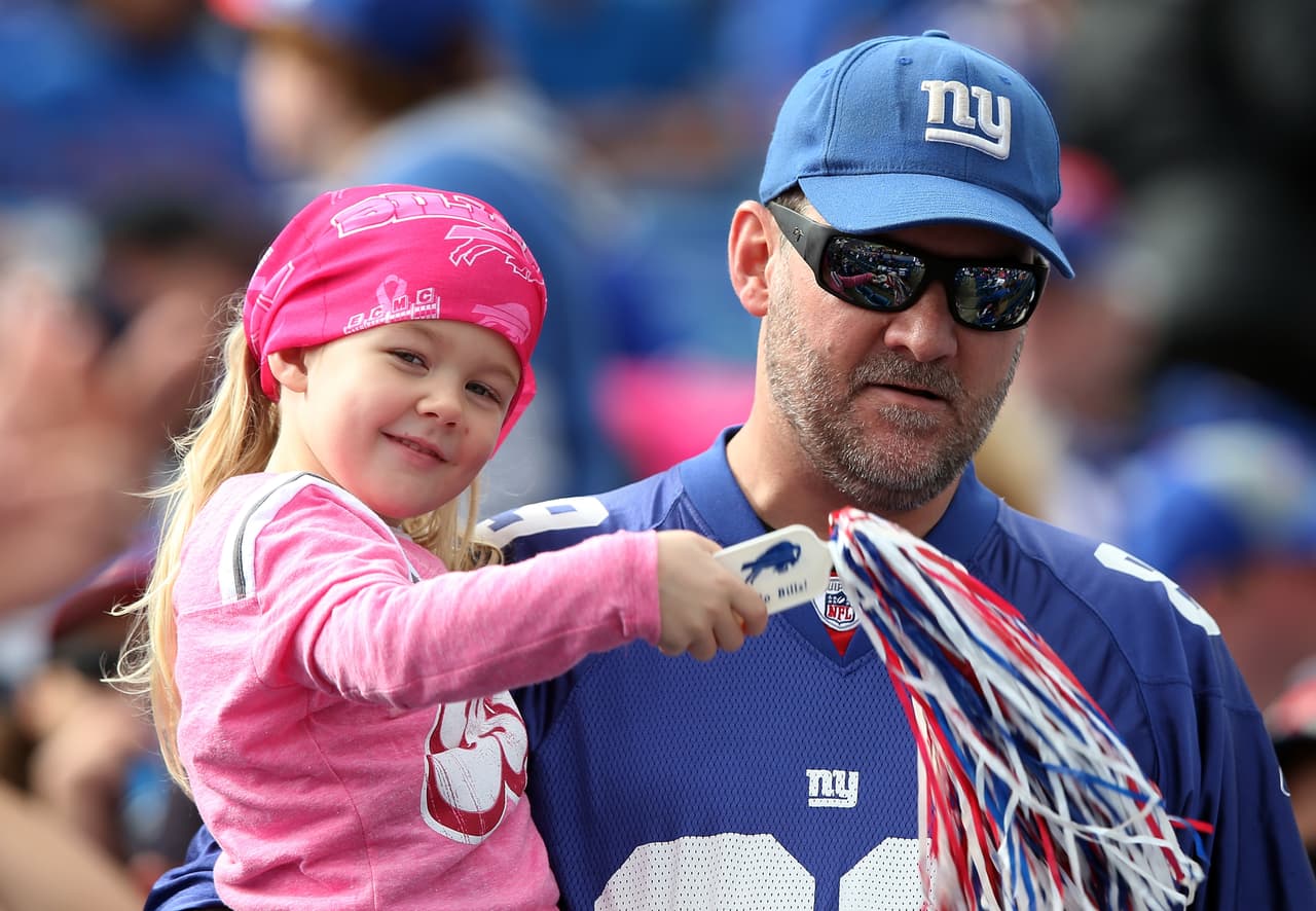 Empezó el mes de la concientización del cáncer de mama y la NFL se pintó de rosa en apoyo a tan noble causa. Checa las mejores imágenes.