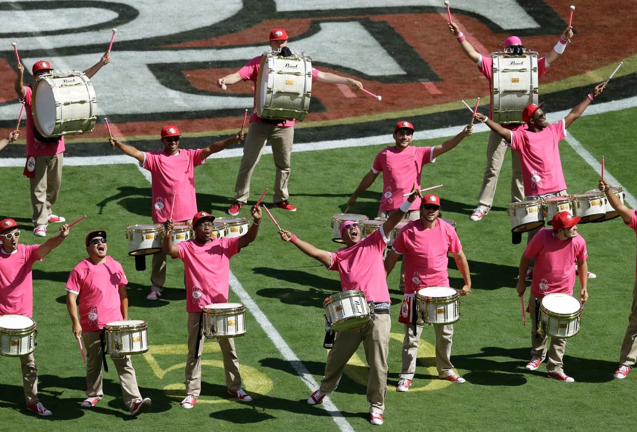 Empezó el mes de la concientización del cáncer de mama y la NFL se pintó de rosa en apoyo a tan noble causa. Checa las mejores imágenes.