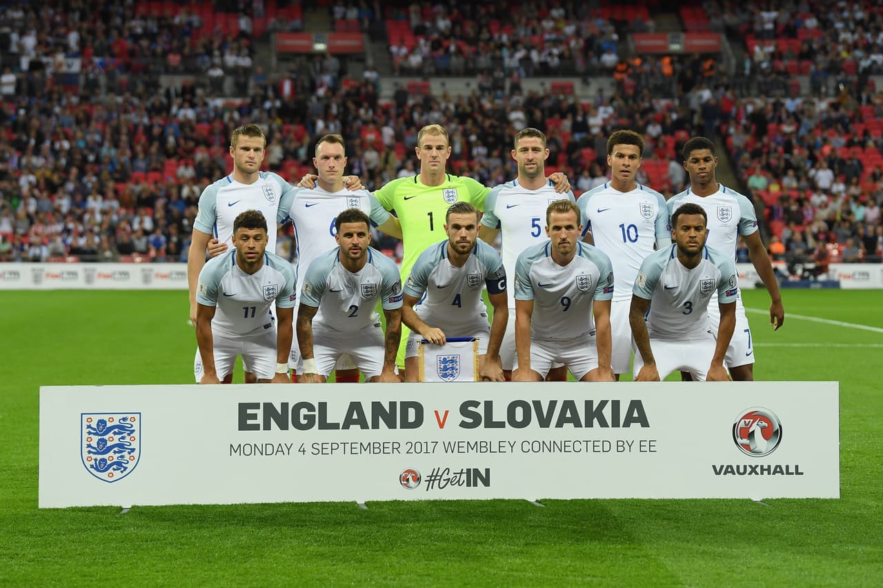 Este fue el once que usó Inglaterra: Hart; Walker, Cahill, Jones, Bertrand; Dier, Henderson; Oxlade-Chamberlain, Alli, Rashford; Kane