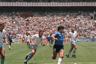 Momento cumbre en la carrera de Diego Maradona y del fútbol argentino, su obra maestra frente a Inglaterra en el Mundial de México 1986, imborrable.