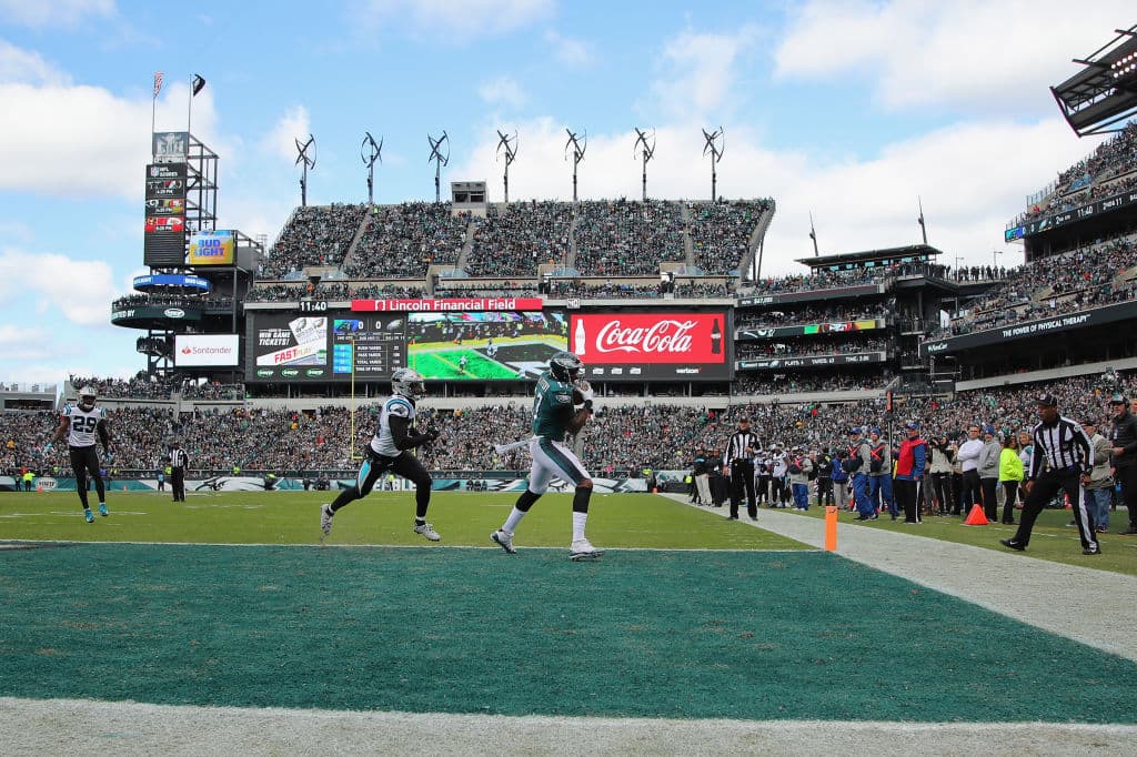 La ofensiva de los locales comenzó a carburar bien en el inicio, con un pase de anotación de 11 yardas de Carson Wentz a Alshon Jeffery, que puso adelante 7-0 a Philadelphia.