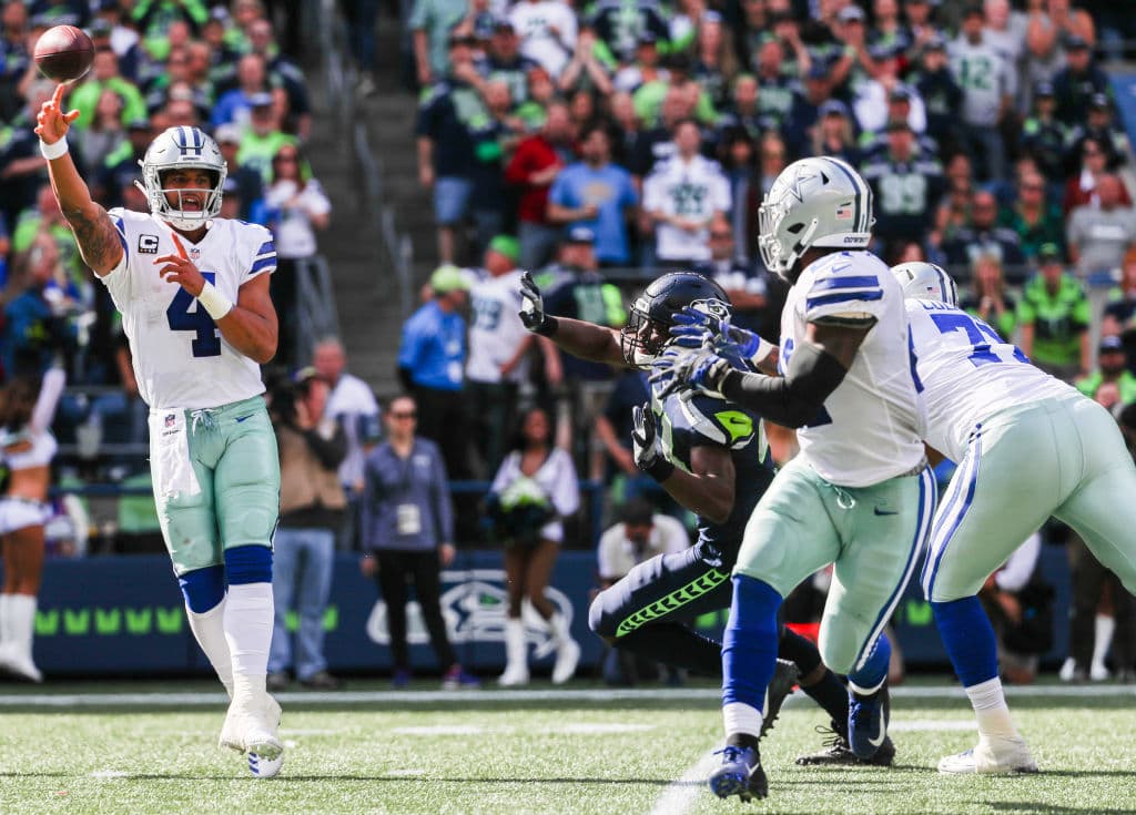 Dak Prescott completó 19 de 34 pases para una magra ganancia de 168 yardas con dos intercepciones y un pase de touchdown a Tavon Austin restando 7:11 en el partido.