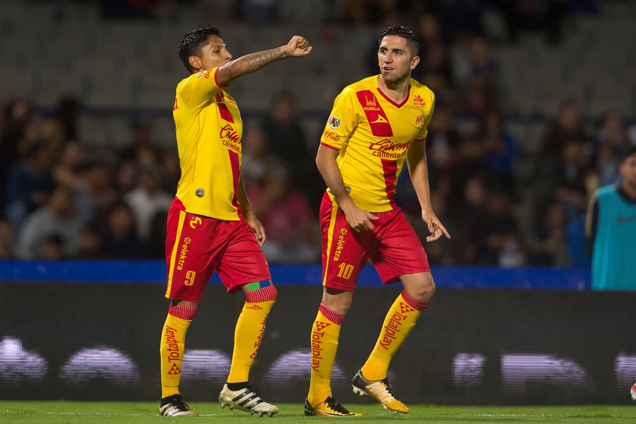 Un pase filtrado lo dejó solo ante la salida del arquero. El delantero definió como los cracks.