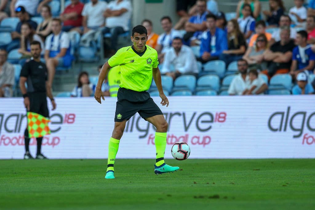 El defensa paraguayo Junior Alonso, de 25 años de edad, está a punto de firmar con el Celta de Vigo, procedente del Lille francés. La prensa española asegura que la transferencia va por 5 millones de euros.