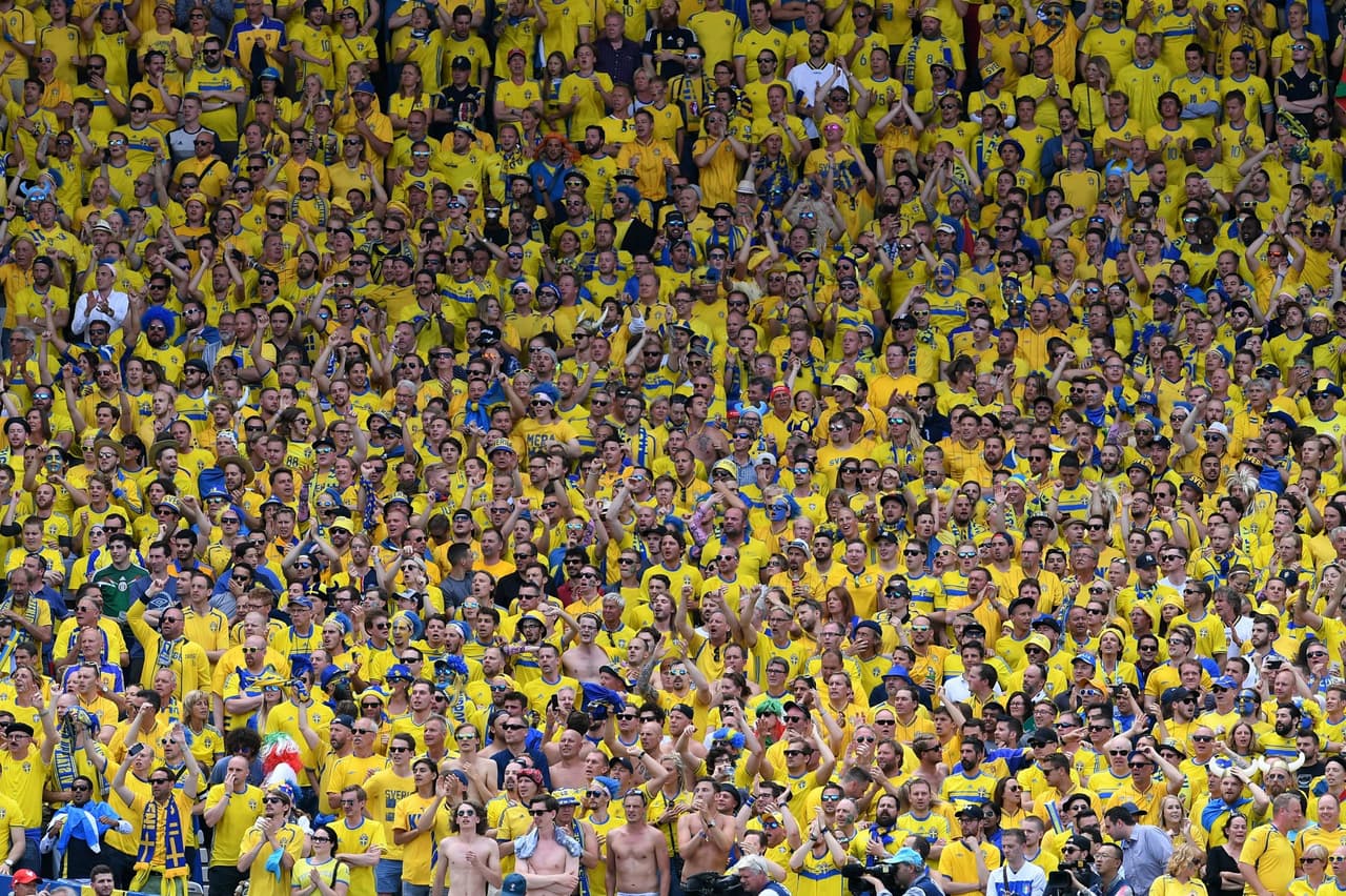 Las tribunas en espera de que salieran los jugadores a la cancha.