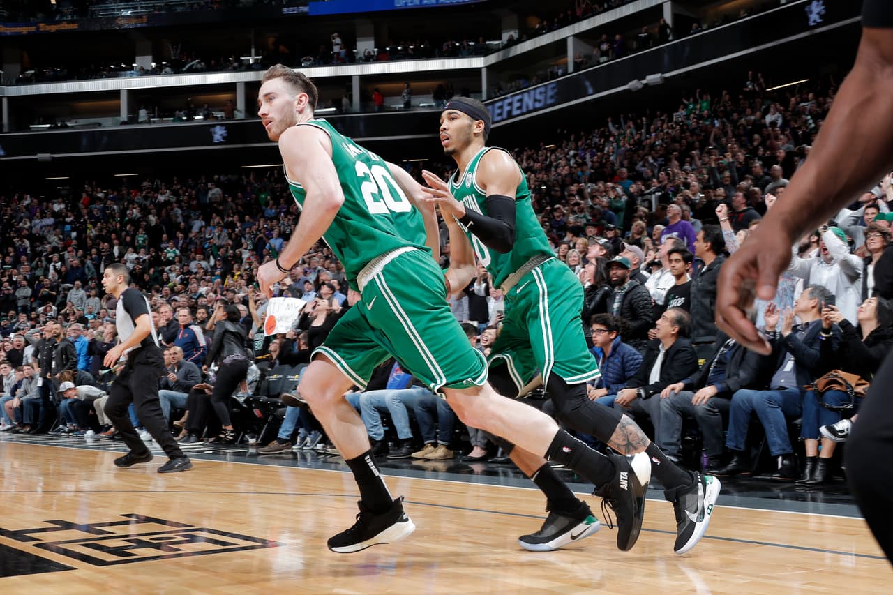 Celtics 111-109 Kings: en el Golden 1 Center el quinteto de Boston frenó al de Sacramento que se quedó en 32 triunfos en el Oeste. Por su parte, los Celtics son quintos en el Este y en gran parte por el rendimiento de Jayson Tatum quien firmó una noche de 24 puntos, tres rebotes y dos asistencias.