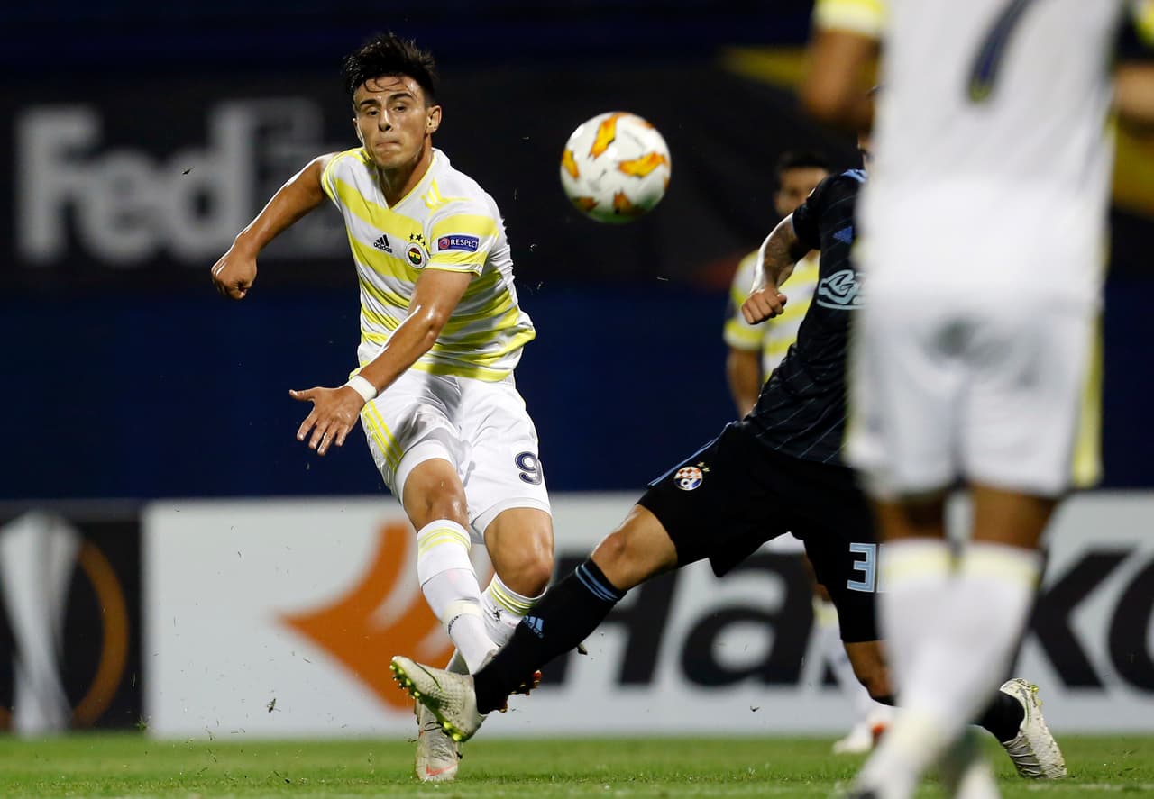 Los turcos buscaban afanosamente el empate. Eljif Elmas (99) lanzaba un pelotazo hacia adelante para habilitar a sus compañeros en ataque ya que se habían decidido.