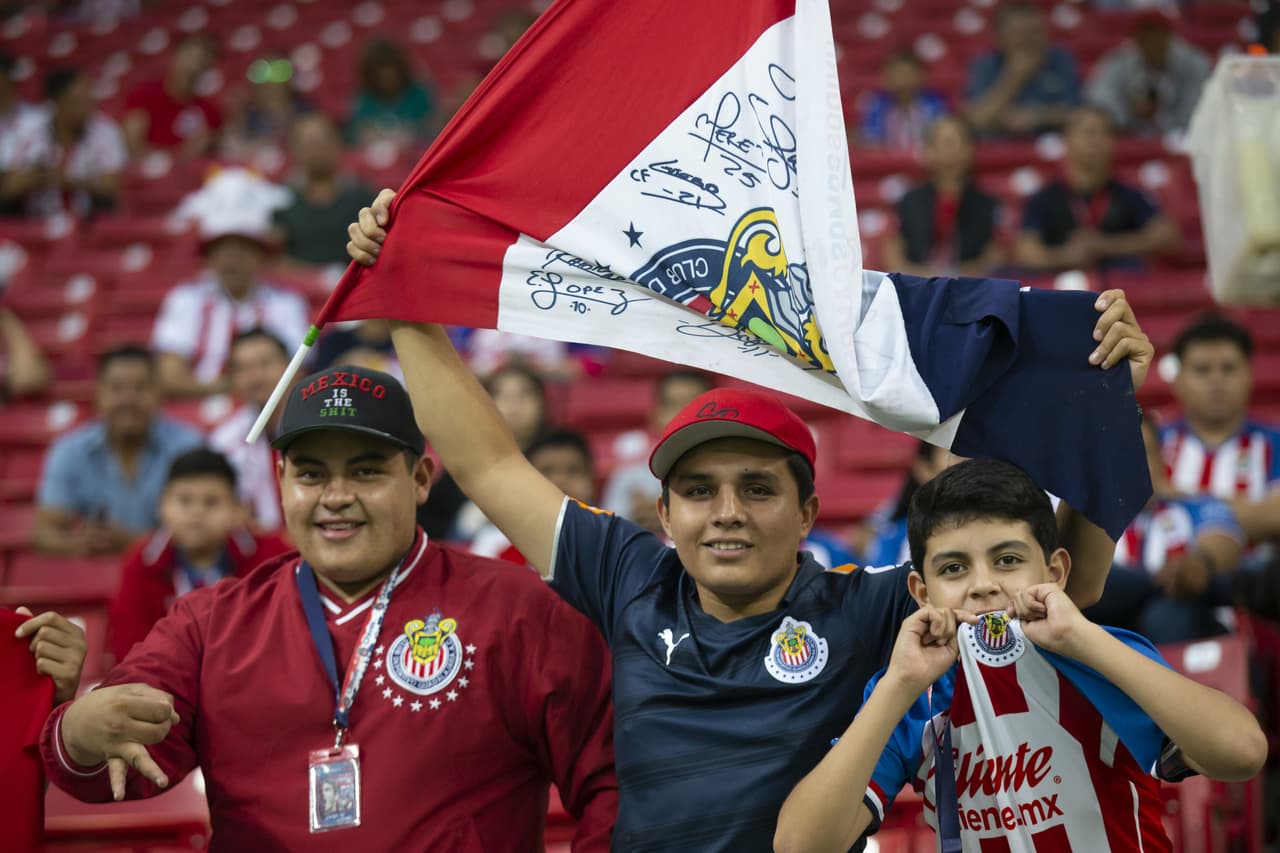 La afición rojiblanca en el estadio del Rebaño Sagrado se ha apreciado emocionada con el equipo. 
<br>