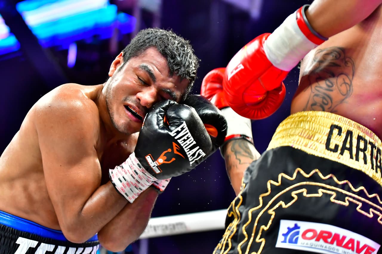 El nicaragüense retuvo el título Supermosca de la Asociación Mundial de Boxeo por decisión unánime. Con tarjetas de 118-110, 116-112 y 117-111, el retador hizo un combate serio, pero no le alcanzó.