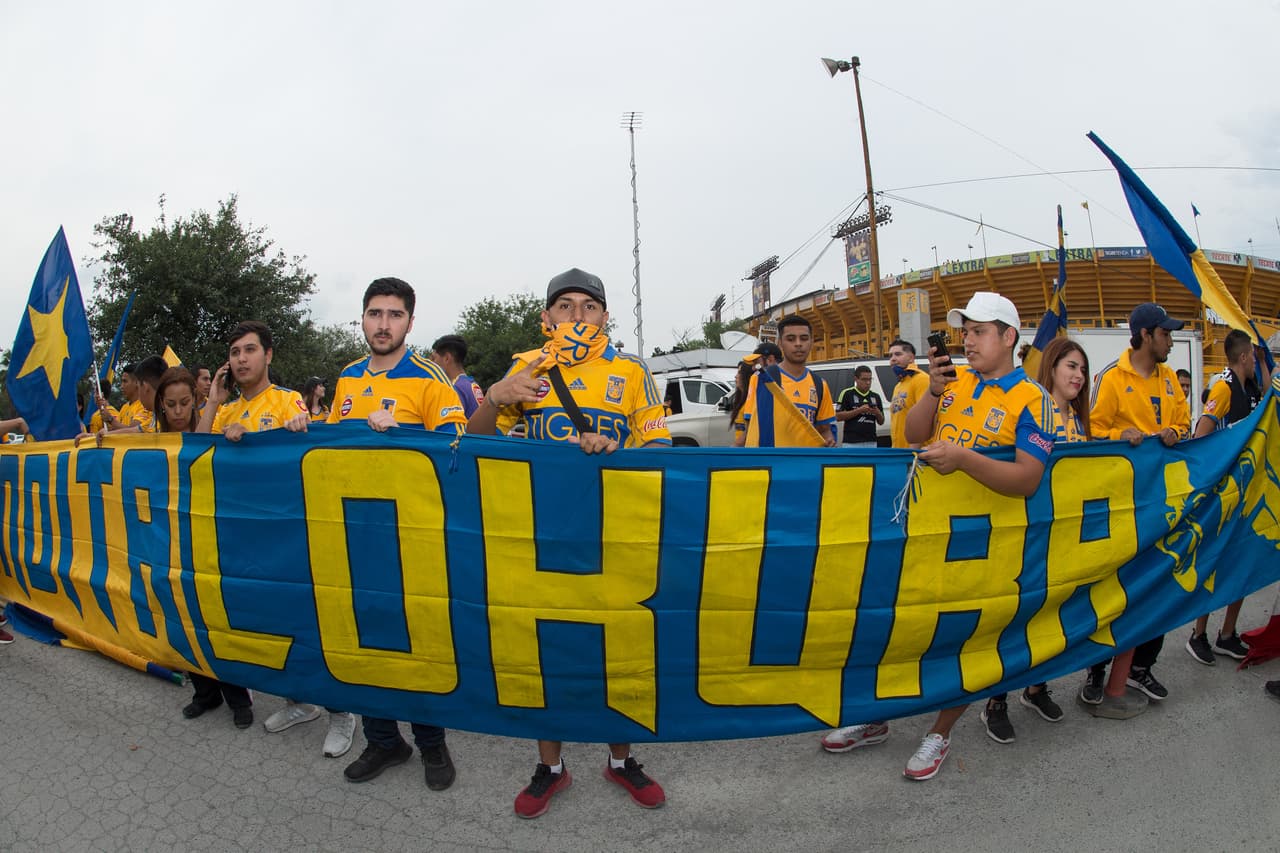 ¡Vaya manera de apoyar! Con este cálido recibimiento de sus aficionados, Tigres deba salir como una fiera para la Ida de la Final de la Liga Campeones de la Concacaf. Echen un vistazo al respaldo.