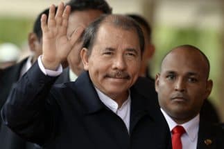 Daniel Ortega felicitó a 'Chocolatito' González.