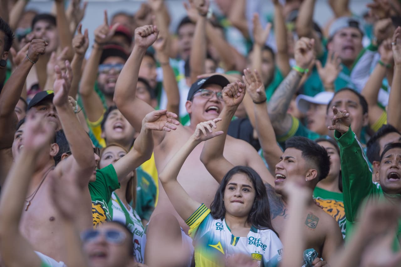 Le anotó dos goles al Santos el 29 de agosto de 2015.