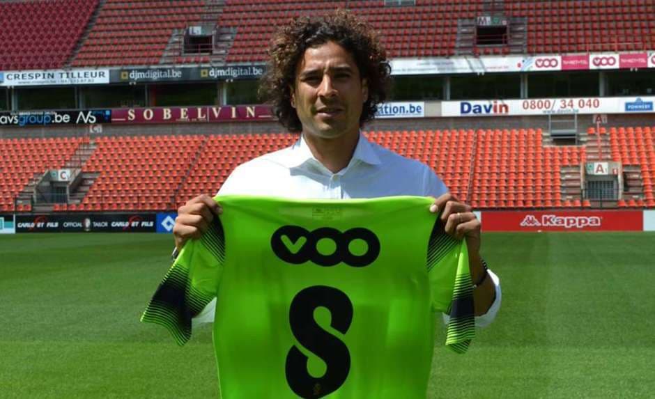 El arquero mexicano lució el 8 en su etapa con el Standard de Lieja.