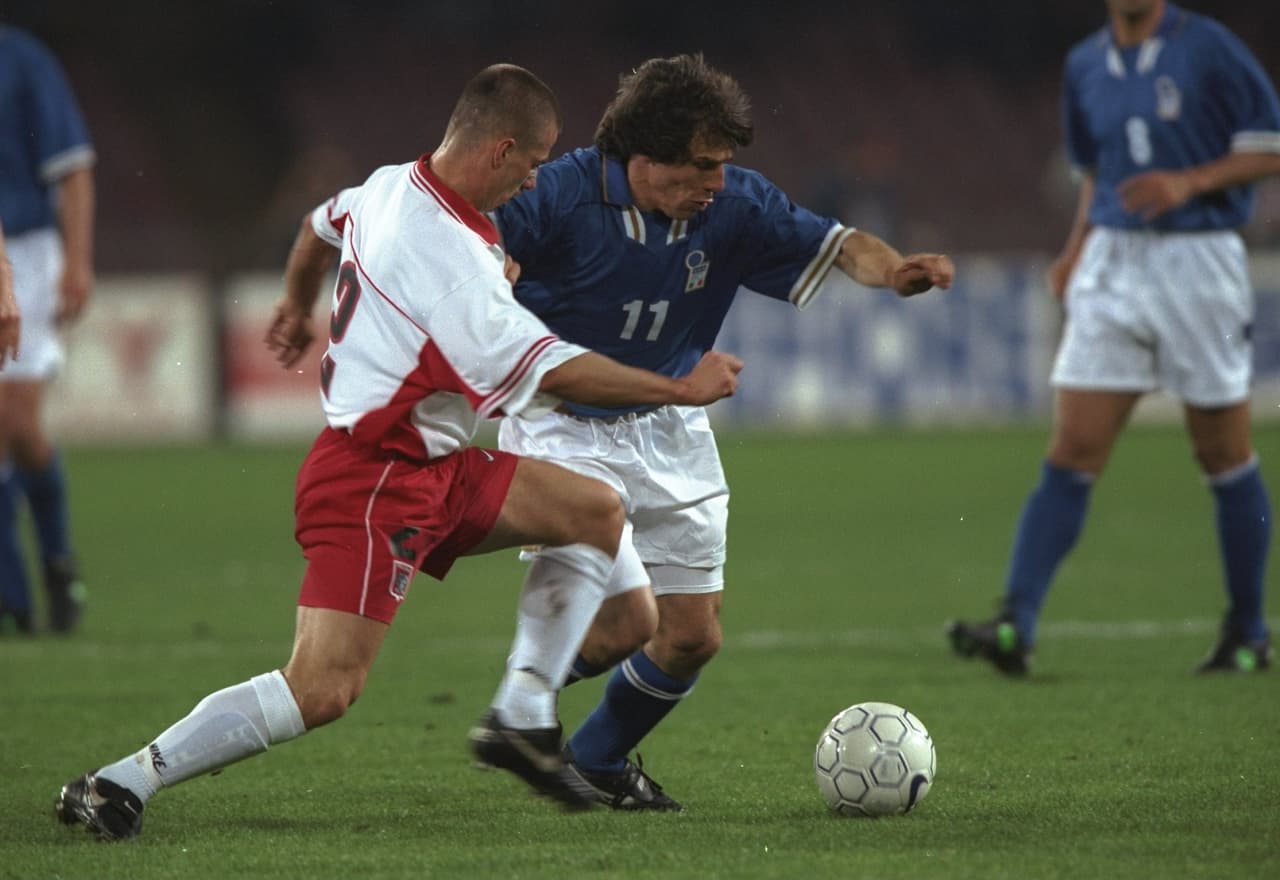 Gianfranco Zola cambiaba constantemente de número durante su estancia en el Napoli; utilizó el número 11 en dos diferentes años.