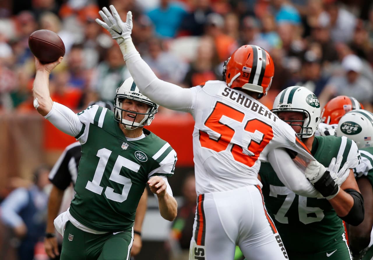 Josh McCown lideró la tercera victoria consecutiva de los Jets con dos pases de anotación frente a los Browns.