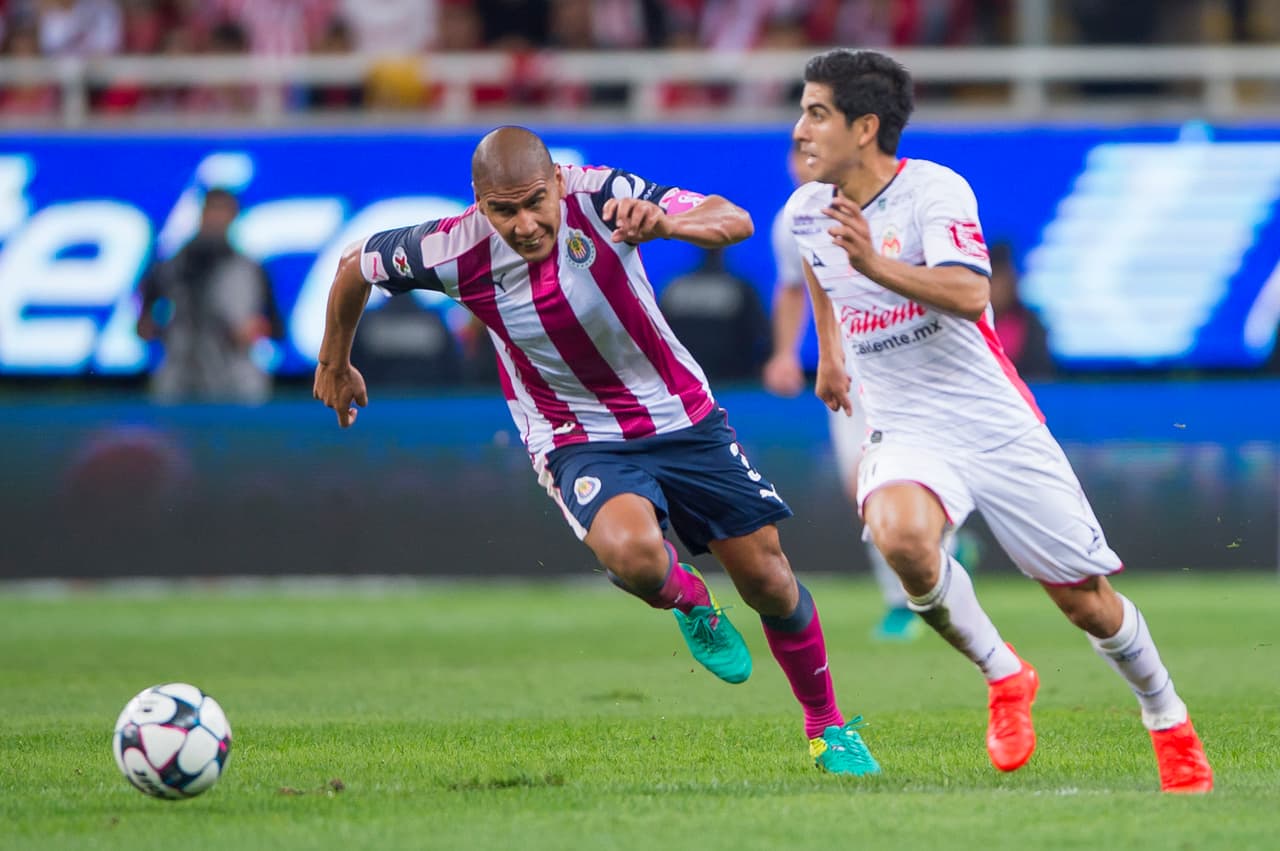 Morelia resultó un buen sinodal para el chiverio por el estilo de Enrique ‘Ojitos’ Meza siempre dispuesto a competir en cualquier campo. Si el grupo de Almeyda tiene algún pendiente es, pese a todo, la cantidad de goles que hace. Tiene 13, apenas arriba de uno por partido.