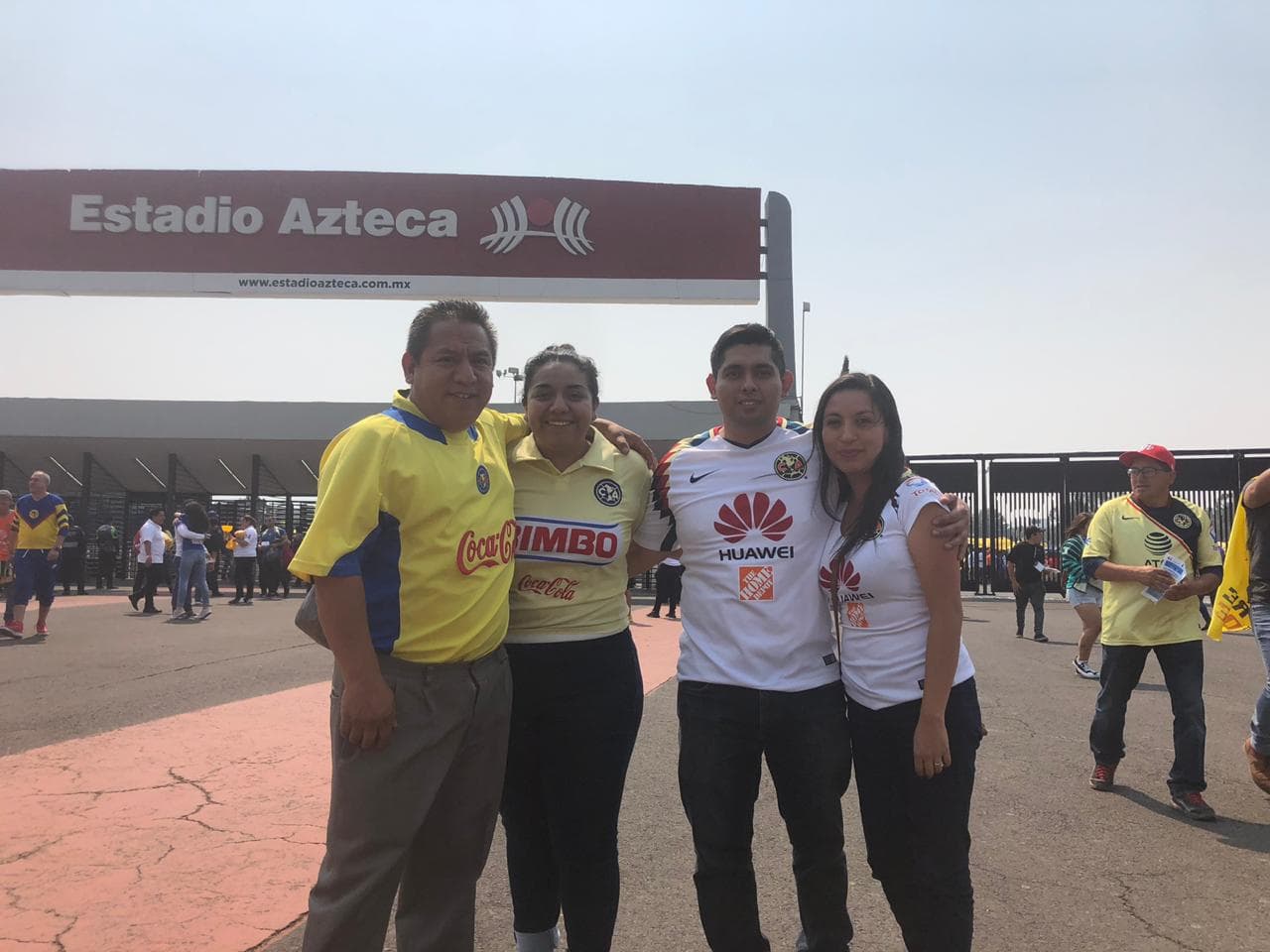 Los fanáticos se preparan para vivir el Clásico Joven entre América y Cruz Azul en el Estadio Azteca por la Jornada 14 del 
<a href="https://www.univision.com/deportes/futbol/liga-mx/*">Clausura 2019</a>.