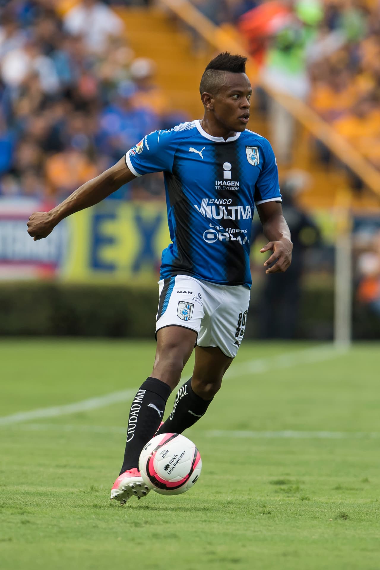 Mediocampista: Yerson Candelo (Club Querétaro) - un gol, un remate a gol y siete centros.